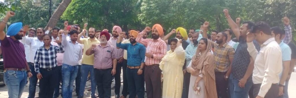 ਹੈਡ ਆਫਿਸ ਜੁਆਇੰਟ ਐਕਸ਼ਨ ਕਮੇਟੀ ਕੀਤਾ ਪੀ. ਐਸ. ਪੀ. ਸੀ. ਐਲ. ਦੇ ਮੁੱਖ ਦਫ਼ਤਰ ਸਾਹਮਣੇ ਕੀਤਾ ਗਿਆ ਰੋਸ ਪ੍ਰਦਰਸ਼ਨ