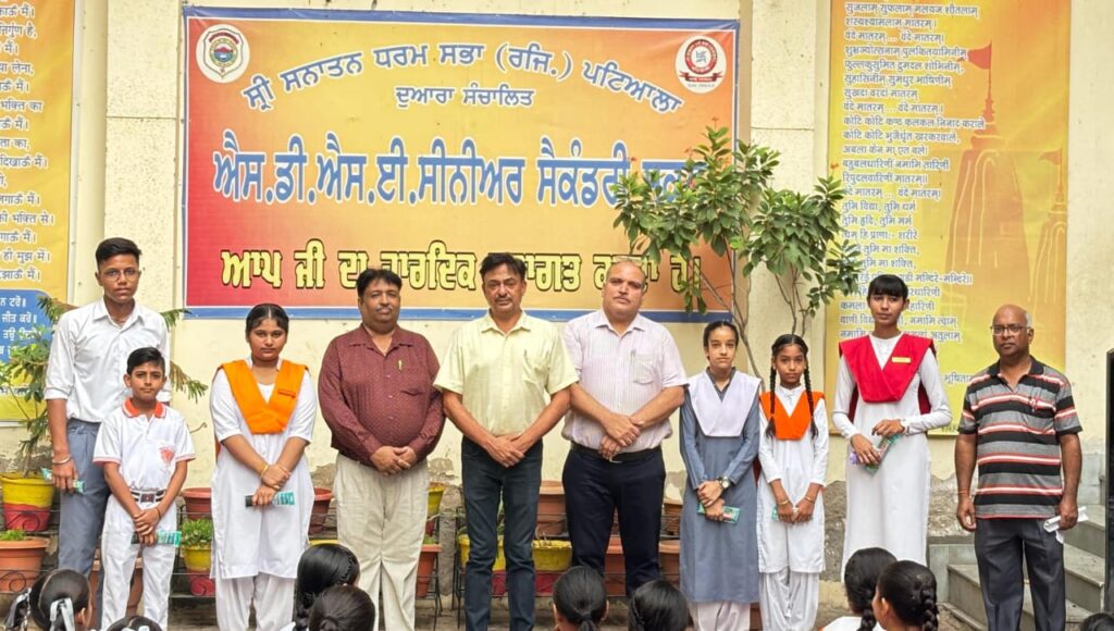 ਐੱਸ.ਡੀ.ਐੱਸ. ਈ ਸੀਨੀਅਰ ਸੈਕੰਡਰੀ ਸਕੂਲ ਵੱਲੋਂ ਸੁੰਦਰ ਲਿਖਾਈ ਅਤੇ ਲੇਖ ਲਿਖਣ ਦੇ ਮੁਕਾਬਲੇ ਕਰਵਾਏ ਗਏ