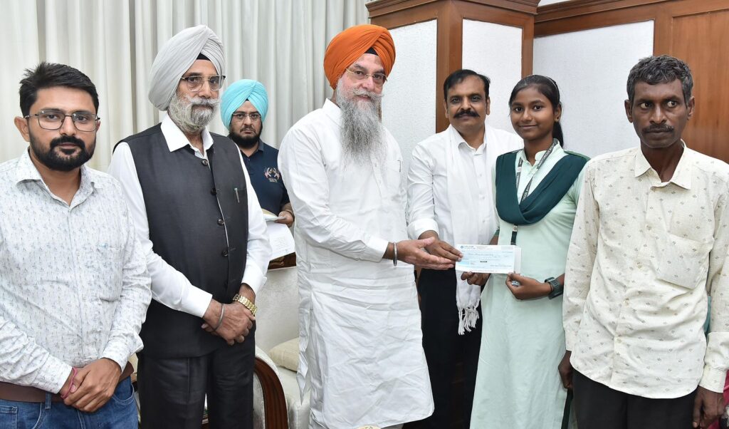 ਸੰਧਵਾਂ ਨੇ ਜਪਾਨ ਦੌਰਾ ਕਰਕੇ ਪਰਤੇ ਸੱਤ ਵਿਦਿਆਰਥੀਆਂ ਨੂੰ ਨਕਦ ਇਨਾਮਾਂ ਨਾਲ ਕੀਤਾ ਸਨਮਾਨਿਤ