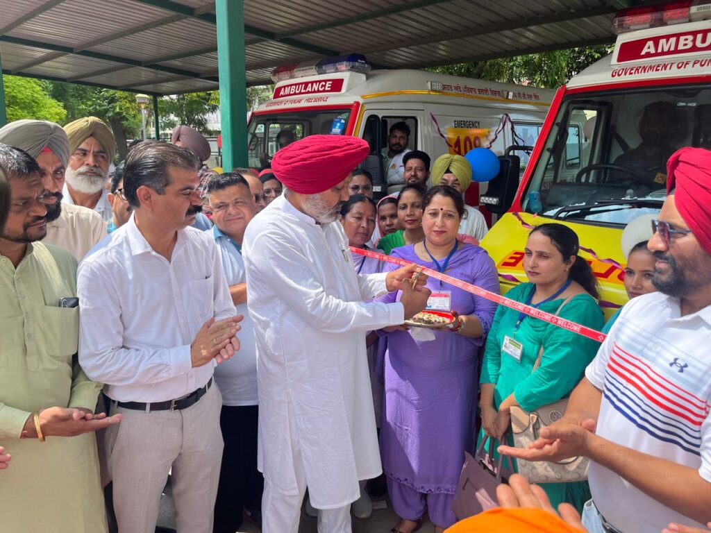 ਕੈਬਨਿਟ ਮੰਤਰੀ ਹਰਪਾਲ ਸਿੰਘ ਚੀਮਾ ਨੇ ਦਿੜ੍ਹਬੇ ਹਲਕੇ ਲਈ ਸਿਹਤ ਵਿਭਾਗ ਨੂੰ ਸਪੁਰਦ ਕੀਤੀਆਂ ਦੋ ਅਤਿ-ਆਧੁਨਿਕ ਐਂਬੂਲੈਂਸਾਂ