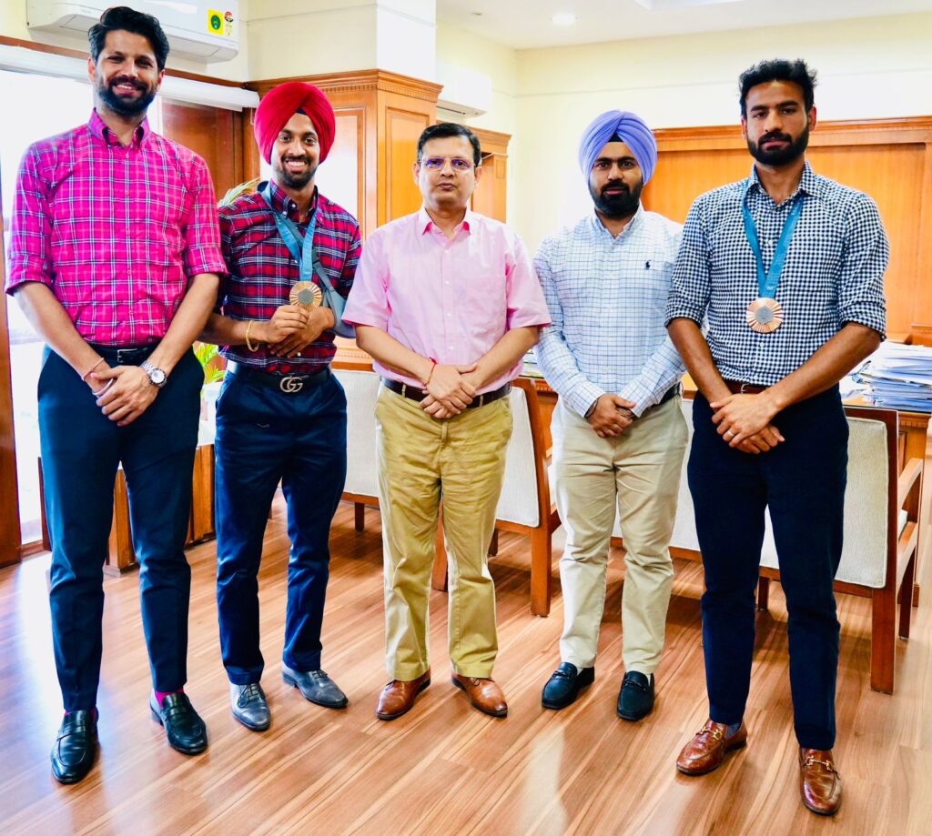 ਪੰਜਾਬ ਦੇ ਮੁੱਖ ਸਕੱਤਰ ਅਨੁਰਾਗ ਵਰਮਾ ਨੇ ਓਲੰਪਿਕਸ ਤਮਗ਼ਾ ਜੇਤੂ ਪੀ.ਸੀ.ਐਸ. ਅਫਸਰ ਹਾਕੀ ਖਿਡਾਰੀਆਂ ਨੂੰ ਦਿੱਤੀ ਮੁਬਾਰਕਬਾਦ