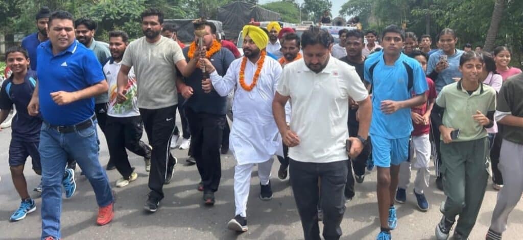 ਚੇਅਰਮੈਨ ਜੱਸੀ ਸੋਹੀਆਂ ਵਾਲਾ ਦੀ ਅਗਵਾਈ ਹੇਠ ਆਪ ਵਲੰਟੀਅਰਾਂ ਨੇ ਖੇਡਾਂ ਵਤਨ ਪੰਜਾਬ ਦੀਆਂ "ਮਸਾਲ ਮਾਰਚ" ਦਾ ਨਾਭਾ ਸ਼ਹਿਰ ਪੁੱਜਣ ਤੇ ਕੀਤਾ ਨਿੱਘਾ ਸਵਾਗਤ