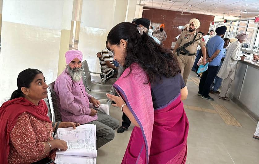 ਡਿਪਟੀ ਕਮਿਸ਼ਨਰ ਡਾ. ਪ੍ਰੀਤੀ ਯਾਦਵ ਵਲੋਂ ਸੇਵਾ ਕੇਂਦਰ ਤੇ ਫਰਦ ਕੇਂਦਰ ਦਾ ਅਚਨਚੇਤ ਨਿਰੀਖਣ