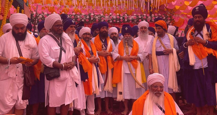 ਸਮਾਜ ਨੂੰ ਸਹੀ ਅਗਵਾਈ ਧਰਮੀ ਲੋਕ ਹੀ ਦੇ ਸਕਦੇ ਹਨ: ਬਾਬਾ ਬਲਬੀਰ ਸਿੰਘ ਅਕਾਲੀ 96 ਕਰੋੜੀ