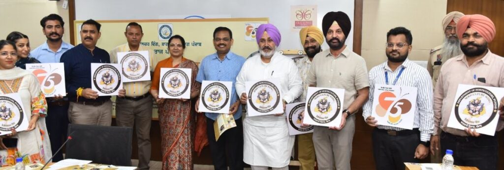 ਪੰਜਾਬ ਆਪਣੇ ਬ੍ਰਾਂਡ ਅਧੀਨ ਬਾਜ਼ਾਰ 'ਚ ਉਤਾਰੇਗਾ ਰੇਸ਼ਮ ਉਤਪਾਦ; ਬਾਗ਼ਬਾਨੀ ਮੰਤਰੀ ਚੇਤਨ ਸਿੰਘ ਜੌੜਾਮਾਜਰਾ ਵੱਲੋਂ ਲੋਗੋ ਜਾਰੀ 2025 ਦੇ ਅਖ਼ੀਰ ਤੱਕ ਸੂਬੇ ਵਿੱਚ ਰੇਸ਼ਮ ਉਤਪਾਦਨ ਨੂੰ ਦੁੱਗਣਾ ਕਰਨ ਲਈ ਹਰ ਹੀਲਾ ਵਰਤਿਆ ਜਾਵੇਗਾ: ਚੇਤਨ ਸਿੰਘ ਜੌੜਾਮਾਜਰਾ ਸਿਲਕ ਦਿਵਸ ਸਬੰਧੀ ਰਾਜ ਪੱਧਰੀ ਸਮਾਗਮ ਵਿੱਚ ਕੀਤੀ ਸ਼ਿਰਕਤ ਚੰਡੀਗੜ੍ਹ, 21 ਸਤੰਬਰ: ਖੇਤੀ ਦੇ ਸਹਾਇਕ ਕਿੱਤਿਆਂ ਨਾਲ ਜੁੜੇ ਉਤਪਾਦ ਆਪਣੇ ਬ੍ਰਾਂਡ ਤਹਿਤ ਬਾਜ਼ਾਰ ਵਿੱਚ ਵੇਚ ਕੇ ਕਿਸਾਨਾਂ ਦੀ ਆਮਦਨ ਵਿੱਚ ਵਾਧਾ ਕਰਨ ਦੇ ਮਕਸਦ ਨਾਲ ਪੰਜਾਬ ਸਰਕਾਰ ਨੇ ਹੁਣ ਆਪਣੇ ਬ੍ਰਾਂਡ ਅਧੀਨ ਸੂਬੇ ਦੇ ਰੇਸ਼ਮ ਉਤਪਾਦ ਮਾਰਕੀਟ ਵਿੱਚ ਉਤਾਰਨ ਵੱਲ ਵੱਡੀ ਪਹਿਲਕਦਮੀ ਕੀਤੀ ਹੈ। ਇਥੇ ਮੈਗਸੀਪਾ ਵਿਖੇ ਸਿਲਕ ਦਿਵਸ ਸਬੰਧੀ ਕਰਵਾਏ ਗਏ ਰਾਜ ਪੱਧਰੀ ਸਮਾਗਮ ਦੌਰਾਨ ਬਾਗ਼ਬਾਨੀ ਮੰਤਰੀ ਸ. ਚੇਤਨ ਸਿੰਘ ਜੌੜਾਮਾਜਰਾ ਵੱਲੋਂ ਰੇਸ਼ਮ ਉਤਪਾਦਾਂ ਲਈ ਵਿਭਾਗ ਦਾ ਲੋਗੋ ਜਾਰੀ ਕਰਕੇ ਇਸ ਦੀ ਸ਼ੁਰੂਆਤ ਕਰ ਦਿੱਤੀ ਗਈ ਹੈ। ਇਸ ਦੌਰਾਨ ਸ. ਚੇਤਨ ਸਿੰਘ ਜੌੜਾਮਾਜਰਾ ਨੇ ਇਹ ਐਲਾਨ ਵੀ ਕੀਤਾ ਹੈ ਕਿ ਸਾਲ 2025 ਦੇ ਅਖੀਰ ਤੱਕ ਸੂਬੇ ਵਿੱਚ ਰੇਸ਼ਮ ਉਤਪਾਦਨ ਨੂੰ ਦੁੱਗਣਾ ਕਰਨ ਲਈ ਹਰ ਹੀਲਾ ਵਰਤਿਆ ਜਾਵੇਗਾ। ਉਨ੍ਹਾਂ ਕਿਹਾ ਕਿ ਸੂਬੇ ਦੇ ਨੀਮ-ਪਹਾੜੀ ਜ਼ਿਲ੍ਹਿਆਂ ਗੁਰਦਾਸਪੁਰ, ਹੁਸ਼ਿਆਰਪੁਰ, ਪਠਾਨਕੋਟ ਅਤੇ ਰੋਪੜ ਦੇ ਲਗਭਗ 230 ਪਿੰਡਾਂ ਵਿੱਚ ਰੇਸ਼ਮ ਪਾਲਣ ਦਾ ਕਿੱਤਾ ਅਪਣਾਇਆ ਜਾ ਰਿਹਾ ਹੈ ਅਤੇ 1200 ਤੋਂ 1400 ਰੇਸ਼ਮ ਕੀਟ ਪਾਲਕ ਇਸ ਕਿੱਤੇ ਨਾਲ ਜੁੜੇ ਹੋਏ ਹਨ। ਉਨ੍ਹਾਂ ਦੱਸਿਆ ਕਿ ਰਾਜ ਵਿੱਚ ਮੁੱਖ ਤੌਰ 'ਤੇ 2 ਕਿਸਮ ਦਾ ਰੇਸ਼ਮ ਬਾਇਵੋਲਟਾਈਨ ਮਲਬਰੀ ਅਤੇ ਏਰੀ ਰੇਸ਼ਮ ਤਿਆਰ ਕੀਤਾ ਜਾਂਦਾ ਹੈ। ਸਾਲਾਨਾ 1000 ਤੋਂ 1100 ਔਂਸ ਮਲਬਰੀ ਰੇਸ਼ਮ ਬੀਜ ਦੀ ਪਾਲਣਾ ਕਰਕੇ 30,000 ਤੋਂ 35,000 ਕਿਲੋਗ੍ਰਾਮ ਮਲਬਰੀ ਰੇਸ਼ਮ (ਟੂਟੀ) ਦਾ ਉਤਪਾਦਨ ਅਤੇ ਸਾਲਾਨਾ 200 ਔਂਸ ਏਰੀ ਰੇਸ਼ਮ ਬੀਜ ਦੀ ਪਾਲਣਾ ਕਰਕੇ 5,000 ਤੋਂ 8,000 ਕਿਲੋਗ੍ਰਾਮ ਏਰੀ ਰੇਸ਼ਮ (ਟੂਟੀ) ਦਾ ਉਤਪਾਦਨ ਕੀਤਾ ਜਾ ਰਿਹਾ ਹੈ। ਕੈਬਨਿਟ ਮੰਤਰੀ ਨੇ ਕਿਹਾ ਕਿ ਸੂਬੇ ਦੇ ਗ਼ਰੀਬੀ ਰੇਖਾ ਤੋਂ ਹੇਠਾਂ ਰਹਿ ਰਹੇ, ਬੇ-ਜ਼ਮੀਨੇ ਜਾਂ ਘੱਟ ਜ਼ਮੀਨਾਂ ਵਾਲੇ ਲੋਕਾਂ ਵੱਲੋਂ ਇਹ ਕਿੱਤਾ ਅਪਣਾਇਆ ਜਾ ਰਿਹਾ ਹੈ ਅਤੇ ਇਕ ਰੇਸ਼ਮ ਕੀਟ ਪਾਲਕ ਨੂੰ ਸਾਲਾਨਾ 40,000 ਤੋਂ 50,000 ਰੁਪਏ ਦੀ ਆਮਦਨ ਹੁੰਦੀ ਹੈ, ਜੋ ਬਹੁਤ ਘੱਟ ਹੈ। ਬਾਗ਼ਬਾਨੀ ਮੰਤਰੀ ਨੇ ਕਿਹਾ ਕਿ ਰੇਸ਼ਮ ਪਾਲਣ ਲਈ ਬਹੁਤ ਮਿਹਨਤ ਲਗਦੀ ਹੈ ਅਤੇ ਉਸ ਮੁਤਾਬਕ ਰੇਸ਼ਮ ਪਾਲਕਾਂ ਨੂੰ ਮੁੱਲ ਨਹੀਂ ਮਿਲਦਾ। ਉਨ੍ਹਾਂ ਕਿਹਾ ਕਿ ਇਸ ਲਈ ਲਾਗਤ ਖ਼ਰਚੇ ਘਟਾਉਣ ਲਈ ਸਰਕਾਰੀ ਫਾਰਮਾਂ ਵਿੱਚ ਰੇਸ਼ਮ ਬੀਜ ਤਿਆਰ ਕਰਕੇ ਕਿਸਾਨਾਂ ਨੂੰ ਕਿਫ਼ਾਇਤੀ ਦਰਾਂ 'ਤੇ ਮੁਹੱਈਆ ਕਰਵਾਇਆ ਜਾਵੇਗਾ। ਉਨ੍ਹਾਂ ਕਿਹਾ ਕਿ ਡਲਹੌਜ਼ੀ ਸਥਿਤ ਪੰਜਾਬ ਸਰਕਾਰ ਦੇ ਇੱਕੋ-ਇੱਕ ਰੇਸ਼ਮ ਬੀਜ ਉਤਪਾਦਨ ਸੈਂਟਰ ਨੂੰ ਮੁੜ ਚਾਲੂ ਕਰਨਾ ਇਸ ਦਿਸ਼ਾ ਵਿੱਚ ਪੁੱਟਿਆ ਗਿਆ ਅਹਿਮ ਕਦਮ ਹੈ। ਕਿਸਾਨਾਂ ਦੀ ਆਮਦਨ ਵਿੱਚ ਵਾਧੇ ਲਈ ਰੇਸ਼ਮ ਉਪਜ ਦੇ ਵਾਜਬ ਮੁੱਲ ਸਬੰਧੀ ਗੱਲ ਕਰਦਿਆਂ ਸ. ਚੇਤਨ ਸਿੰਘ ਜੌੜਾਮਾਜਰਾ ਨੇ ਕਿਹਾ ਕਿ ਮੁੱਖ ਮੰਤਰੀ ਸ. ਭਗਵੰਤ ਸਿੰਘ ਮਾਨ ਦੀ ਅਗਵਾਈ ਵਾਲੀ ਸਰਕਾਰ ਆਪਣੀਆਂ ਰੀਲਿੰਗ ਯੂਨਿਟਾਂ ਲਾ ਕੇ ਕੁਕੂਨ ਨੂੰ ਪ੍ਰੋਸੈਸ ਕਰੇਗੀ ਤਾਂ ਜੋ ਰੇਸ਼ਮ ਪਾਲਕਾਂ ਨੂੰ ਉਪਜ ਦਾ ਵੱਧ ਮੁੱਲ ਮਿਲ ਸਕੇ। ਉਨ੍ਹਾਂ ਦੱਸਿਆ ਕਿ ਰਾਜ ਵਿੱਚ ਕੁਕੂਨ ਤੋਂ ਰੇਸ਼ਮ ਦਾ ਧਾਗਾ ਬਨਾਉਣ ਲਈ ਰੀਲਿੰਗ ਯੂਨਿਟ, ਪਠਾਨਕੋਟ ਵਿਖੇ ਸਥਾਪਿਤ ਕੀਤਾ ਜਾ ਹੈ ਜਿਸ ਦੇ ਚਾਲੂ ਹੋਣ ਨਾਲ ਰੇਸ਼ਮ ਪਾਲਕਾਂ ਦੀ ਆਮਦਨ ਵਿੱਚ 1.5 ਤੋਂ 2 ਗੁਣਾਂ ਵਾਧਾ ਕੀਤਾ ਜਾ ਸਕਦਾ ਹੈ। ਸਮਾਗਮ ਨੂੰ ਸੰਬੋਧਨ ਕਰਦਿਆਂ ਵਿਸ਼ੇਸ਼ ਮੁੱਖ ਸਕੱਤਰ (ਬਾਗ਼ਬਾਨੀ) ਸ੍ਰੀ ਕੇ.ਏ.ਪੀ. ਸਿਨਹਾ ਨੇ ਦੱਸਿਆ ਕਿ ਰਾਜ ਵਿੱਚ ਕੁੱਲ 13 ਸਰਕਾਰੀ ਸੈਰੀਕਲਚਰ ਫਾਰਮ ਹਨ। ਇਨ੍ਹਾਂ ਫਾਰਮਾਂ ਵਿਖੇ ਬੁਨਿਆਦੀ ਢਾਂਚਾ ਸਥਾਪਿਤ ਹੋਣ ਕਰਕੇ ਵਿਭਾਗ ਦੇ ਤਕਨੀਕੀ ਸਟਾਫ਼ ਰੇਸ਼ਮ ਕੀਟ ਪਾਲਕਾਂ ਨੂੰ ਲੋੜੀਂਦੀਆਂ ਸਹੂਲਤਾਂ ਜਿਵੇਂ ਪਲਾਂਟੇਸ਼ਨ, ਕੀਟ ਪਾਲਕਾਂ ਨੂੰ ਰੇਸ਼ਮ ਬੀਜ ਵੰਡਣਾ, ਚਾਕੀ ਕੀਟ ਪਾਲਣਾ ਅਤੇ ਕਕੂਨ ਮੰਡੀਕਰਨ ਸਬੰਧੀ ਸਹਾਇਤਾ ਮੁਹੱਈਆ ਕਰਵਾ ਰਿਹਾ ਹੈ। ਡਾਇਰੈਕਟਰ ਬਾਗ਼ਬਾਨੀ ਸ੍ਰੀਮਤੀ ਸ਼ੈਲਿੰਦਰ ਕੌਰ ਨੇ ਕਿਹਾ ਕਿ ਪੰਜਾਬ ਵਿੱਚ ਸੈਰੀਕਲਚਰ ਦਾ ਕਿੱਤਾ ਗ਼ਰੀਬ ਲੋਕਾਂ ਦੀ ਮਿਹਨਤ 'ਤੇ ਆਧਾਰਿਤ ਹੈ ਅਤੇ ਇਸ ਕਿੱਤੇ ਨੂੰ ਵੱਡੀ ਪੱਧਰ 'ਤੇ ਵਿਕਸਿਤ ਕੀਤਾ ਜਾ ਸਕਦਾ ਹੈ। ਉਨ੍ਹਾਂ ਦੱਸਿਆ ਕਿ ਬਾਗ਼ਬਾਨੀ ਵਿਭਾਗ ਵੱਲੋਂ ਇਸ ਕਿੱਤੇ ਦੇ ਵਿਕਾਸ ਲਈ ਅਤੇ ਰੇਸ਼ਮ ਪਾਲਕਾਂ ਦੀ ਆਮਦਨ ਵਿੱਚ ਵਾਧਾ ਕਰਨ ਲਈ ਕਈ ਤਰ੍ਹਾਂ ਦੇ ਯਤਨ ਕੀਤੇ ਜਾ ਰਹੇ ਹਨ ਜਿਵੇਂ ਵਿਭਾਗ ਵਲੋਂ ਏਰੀਕਲਚਰ ਦਾ ਕੰਮ ਮੁੜ ਤੋਂ ਚਾਲੂ ਕੀਤਾ ਗਿਆ ਹੈ ਅਤੇ ਭਵਿੱਖ ਵਿੱਚ ਟੱਸਰ ਸਿਲਕ ਦੀ ਪੈਦਾਵਾਰ ਲਈ ਉਪਰਾਲੇ ਕੀਤੇ ਜਾ ਰਹੇ ਹਨ ਤਾਂ ਜੋ ਵੱਧ ਤੋਂ ਵੱਧ ਰੇਸ਼ਮ ਕੀਟ ਪਾਲਕਾਂ ਨੂੰ ਇਸ ਕਿੱਤੇ ਨਾਲ ਜੋੜਿਆ ਜਾ ਸਕੇ। ਉਨ੍ਹਾਂ ਦੱਸਿਆ ਕਿ ਰੇਸ਼ਮ ਕੀਟ ਪਾਲਕਾਂ ਦੀ ਆਮਦਨ ਵਿੱਚ ਵਾਧਾ ਕਰਨ ਲਈ ਵਿਭਾਗ ਵਲੋਂ ਰੇਸ਼ਮ ਦਾ ਧਾਗਾ ਬਣਾਉਣ ਅਤੇ ਇਸ ਦੀ ਵਧੀਆ ਮੁੱਲ ਦਿਵਾਉਣ ਸਬੰਧੀ ਅਹਿਮ ਕਦਮ ਚੁੱਕੇ ਜਾ ਰਹੇ ਹਨ ਤਾਂ ਜੋ ਭਵਿੱਖ ਵਿੱਚ ਪੰਜਾਬ ਸਿਲਕ ਨਾਮ ਦਾ ਬ੍ਰਾਂਡ ਤਿਆਰ ਕੀਤਾ ਜਾ ਸਕੇ। ਸਮਾਗਮ ਦੌਰਾਨ ਕੈਬਨਿਟ ਮੰਤਰੀ ਨੇ ਰੇਸ਼ਮ ਉਤਪਾਦਨ ਦਾ ਕਿੱਤਾ ਕਰ ਰਹੇ ਕੰਢੀ ਖੇਤਰ ਦੇ ਰੇਸ਼ਮ ਕੀਟ ਪਾਲਕਾਂ ਨੂੰ ਵੀ ਸਨਮਾਨਿਤ ਕੀਤਾ। ਬਾਗ਼ਬਾਨੀ ਮੰਤਰੀ ਰੇਸ਼ਮ ਕੀਟ ਪਾਲਕਾਂ ਨਾਲ ਗੱਲਬਾਤ ਕਰਕੇ ਉਨ੍ਹਾਂ ਦੀਆਂ ਮੁਸ਼ਕਲਾਂ ਸੁਣੀਆਂ ਅਤੇ ਵਿਸ਼ਵਾਸ ਦਿਵਾਇਆ ਕਿ ਜਲਦੀ ਹੀ ਰਾਜ ਵਿੱਚ ਆਪਣਾ ਰੇਸ਼ਮ ਬੀਜ ਉਤਪਾਦਨ ਸੈਂਟਰ ਸ਼ੁਰੂ ਕੀਤਾ ਜਾਵੇਗਾ ਅਤੇ ਕਿਸਾਨਾਂ ਨੂੰ ਇਹ ਬੀਜ ਲਾਗਤ ਮੁੱਲ 'ਤੇ ਉਪਲਬਧ ਕਰਵਾਇਆ ਜਾਵੇਗਾ ਤਾਂ ਜੋ ਉਨ੍ਹਾਂ ਨੂੰ ਹੋਰ ਰਾਜਾਂ ਤੋਂ ਬੀਜ ਮੰਗਵਾਉਣ ਲਈ ਤਕਨੀਕੀ ਸਮੱਸਿਆਵਾਂ/ਆਵਾਜਾਈ ਲਾਗਤ, ਟਰਾਂਸਪੋਰਟ ਸਮੇਂ ਬੀਜ ਖ਼ਰਾਬ ਹੋਣ ਆਦਿ ਜਿਹੀਆਂ ਸਮੱਸਿਆਵਾਂ ਦਾ ਸਾਹਮਣਾ ਨਾ ਕਰਨਾ ਪਵੇ। ਕੈਬਨਿਟ ਮੰਤਰੀ ਦੇ ਲੋਗੋ ਡਿਜ਼ਾਈਨ ਕਰਨ ਵਾਲੇ ਅਧਿਕਾਰੀਆਂ ਸ. ਦਲਬੀਰ ਸਿੰਘ, ਉਪ ਡਾਇਰੈਕਟਰ-ਕਮ-ਸਟੇਟ ਸੈਰੀਕਲਚਰ ਨੋਡਲ ਅਫਸਰ, ਸ. ਲਖਬੀਰ ਸਿੰਘ, ਬਾਗ਼ਬਾਨੀ ਵਿਕਾਸ ਅਫ਼ਸਰ, ਮਿਸ ਮੀਨੂੰ, ਸਹਾਇਕ ਸੈਰੀਕਲਚਰ ਨੋਡਲ ਅਫਸਰ, ਸ੍ਰੀ ਯੁਵਰਾਜ ਸਿੰਘ, ਫ਼ੇਜ਼ ਸਕੀਮ ਕੰਸਲਟੈਟ ਸੈਰੀਕਲਚਰ ਨੂੰ ਵੀ ਉਚੇਚੇ ਤੌਰ 'ਤੇ ਸਨਮਾਨਿਤ ਕੀਤਾ। ਸਮਾਗਮ ਦੌਰਾਨ ਰੇਸ਼ਮ ਦੇ ਕਿੱਤੇ ਨਾਲ ਵੱਧ ਤੋਂ ਵੱਧ ਲੋਕਾਂ ਨੂੰ ਜੋੜਨ ਲਈ ਇੱਕ ਡਾਕੂਮੈਂਟਰੀ ਫ਼ਿਲਮ ਅਤੇ ਪੈੰਫ਼ਲੈਟ ਵੀ ਜਾਰੀ ਕੀਤਾ ਗਿਆ। ਇਸ ਦੌਰਾਨ ਸ੍ਰੀ ਮਿੱਤਲ ਅਸ਼ੋਕ ਭਲੇਰਾੳ, ਅਸਿਸਟੈਟ ਸੁਪਰਡੰਟ (ਟੈਕਨੀਕਲ) ਕੇਂਦਰੀ ਰੇਸ਼ਮ ਬੋਰਡ, ਨਵੀਂ ਦਿੱਲੀ, ਸ੍ਰੀ ਬਲਵਿੰਦਰ ਸਿੰਘ, ਸਹਾਇਕ ਡਾਇਰੈਕਟਰ-ਕਮ-ਸੈਰੀਕਲਚਰ ਅਫਸਰ, ਮੁਕੇਰੀਆਂ (ਹੁਸ਼ਿਆਰਪੁਰ), ਸ. ਅਵਤਾਰ ਸਿੰਘ, ਸੈਰੀਕਲਚਰ ਮੈਨੇਜਰ, ਸ. ਜਸਪਾਲ ਸਿੰਘ, ਸੁਪਰਡੰਟ ਸੈਰੀਕਲਚਰ, ਸ੍ਰੀਮਤੀ ਰਮਨਦੀਪ ਕੌਰ, ਐਸ.ਪੀ.ੳ, ਸ੍ਰੀਮਤੀ ਸ਼ਿਵਾਨੀ ਚਗਤੀ, ਐਸ.ਐਸ.ਪੀ.ੳ. ਅਤੇ ਹੋਰ ਅਧਿਕਾਰੀ/ਕਰਮਚਾਰੀ ਵੀ ਸ਼ਾਮਲ ਸਨ।