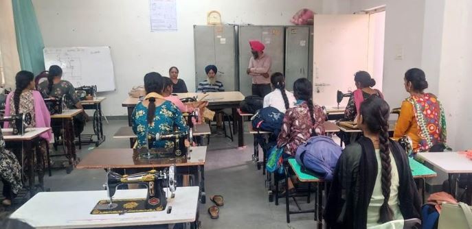 ਆਰਸੇਟੀ ਦੇ ਸਿੱਖਿਆਰਥੀਆਂ ਨੂੰ ਸੈੱਲਫ਼ ਹੈਲਪ ਗਰੁੱਪ ਬਣਾਉਣ ਬਾਰੇ ਜਾਣਕਾਰੀ ਦਿੱਤੀ