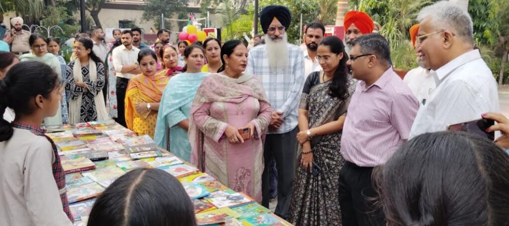 ਪੰਜਾਬ ਰਾਜ ਵਿੱਚ ਚਲਾਏ ਜਾ ਰਹੇ ਬਿਜ਼ਨਸ ਬਲਾਸਟਰ ਪ੍ਰੋਗਰਾਮ ਤਹਿਤ ਵੱਖ ਵੱਖ ਸਟਾਲ ਲਗਾਏ ਗਏ