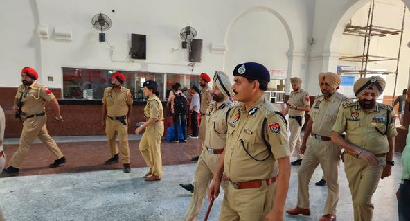 ਪਟਿਆਲਾ ਪੁਲਿਸ ਨੇ ਗੈਰ ਸਮਾਜੀ ਅਨਸਰਾਂ ਨੂੰ ਨਕੇਲ ਪਾਉਣ ਲਈ ਜ਼ਿਲ੍ਹੇ ਦੀਆਂ ਜਨਤਕ ਥਾਵਾਂ ’ਤੇ ਚਲਾਇਆ ਘੇਰਾਬੰਦੀ ਤੇ ਤਲਾਸ਼ੀ ਅਭਿਆਨ