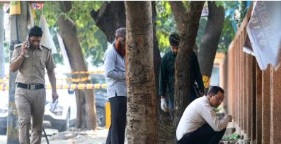 ਦਿੱਲੀ ਦੇ ਰੋਹਿਨੀ ਵਿਚ ਪ੍ਰਸ਼ਾਂਤ ਵਿਹਾਰ ਇਲਾਕੇ ’ਚ ਸੀ. ਆਰ. ਪੀ. ਐੱਫ. ਦੇ ਸਕੂਲ ਨੇੜੇ ਜ਼ੋਰਦਾਰ ਧਮਾਕੇ ਨਾਲ ਸਕੂਲ ਦੀ ਕੰਧ, ਨੇੜਲੀਆਂ ਦੁਕਾਨਾਂ ਤੇ ਇਕ ਕਾਰ ਨੂੰ ਨੁਕਸਾਨ ਪਹੰੁਚਿਆ