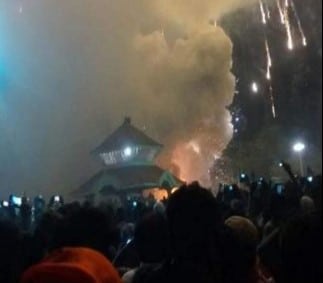 ਕੇਰਲ `ਚ ਨੀਲੇਸ਼ਵਰ ਮੰਦਰ ਵਿਚ ਸਮਾਗਮ ਦੌਰਾਨ ਆਤਿਸ਼ਬਾਜ਼ੀ ਚੱਲਣ ਕਾਰਨ ਲੱਗੀ ਅੱਗ ਵਿਚ 154 ਤੋਂ ਵੱਧ ਜਣੇ ਹੋਏ ਜ਼ਖ਼ਮੀ