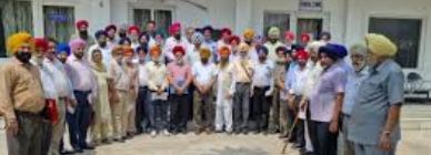 ਬੀਬੀ ਜਗੀਰ ਕੌਰ ਵਿਰੁੱਧ ਕੀਤੀ ਸਿ਼ਕਾਇਤ ਦੇ ਸਬੰਧ ਵਿਚ ਦਿੱਤੇ ਨੋਟਿਸ ਨੂੰ ਵਾਪਸ ਲੈਣ ਲਈ ਬਾਬਾ ਮੱਖਣ ਸ਼ਾਹ ਲੁਬਾਣਾ ਫਾਊਡੇਸ਼ਨ ਚੰਡੀਗੜ੍ਹ ਅਤੇ ਬਾਬਾ ਮੱਖਣ ਸ਼ਾਹ ਲੁਬਾਣਾ ਵੈਲਫੇਅਰ ਸੁਸਾਇਟੀ ਜਲੰਧਰ ਦੇ ਇਕ ਵਫਦ ਨੇ ਸੌਂਪਿਆ ਸ੍ਰੀ ਅਕਾਲ ਤਖ਼ਤ ਸਾਹਿਬ ਦੇ ਜਥੇਦਾਰ ਨੂੰ ਮੰਗ ਪੱਤਰ