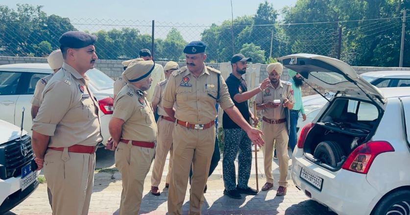 ਪੰਚਾਇਤੀ ਚੋਣਾਂ ਅਤੇ ਤਿਉਹਾਰਾਂ ਦੇ ਮੱਦੇਨਜ਼ਰ ਸੰਗਰੂਰ ਪੁਲਿਸ ਨੇ ਜ਼ਿਲ੍ਹੇ ਭਰ ਵਿੱਚ ਵਿਸ਼ੇਸ਼ ਘੇਰਾਬੰਦੀ ਕਰਕੇ ਤਲਾਸ਼ੀ ਮੁਹਿੰਮ ਚਲਾਈ