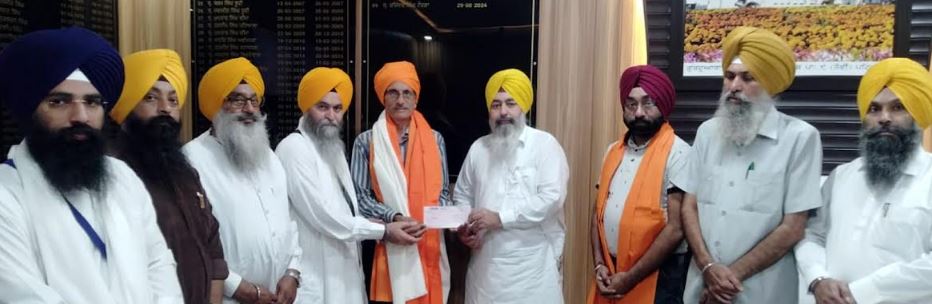 ਆਦੀ ਗੋਦਰੇਜ’ ਪਰਿਵਾਰ ਵੱਲੋਂ ਬੀਬੀ ਪਰਮੇਸ਼ਵਰ ਦੀ ਯਾਦ ’ਚ 10 ਲੱਖ ਰੁਪਏ ਦੀ ਰਾਸ਼ੀ ਦਾ ਚੈਕ ਭੇਂਟ