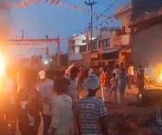ਮ੍ਰਿਤਕ ਰਾਮ ਗੋਪਾਲ ਮਿਸ਼ਰਾ ਦੀ ਮ੍ਰਿਤਕ ਦੇਹ ਨੂੰ ਰੱਖ ਕੇ ਪ੍ਰਦਰਸ਼ਨ ਕਰ ਰਹੇ ਪ੍ਰਦਰਸ਼ਨਕਾਰੀਆਂ ਕੀਤੀ ਮੁਲਜਮਾਂ ਖਿਲਾਫ਼ ਕਾਰਵਾਈ ਦੀ ਮੰਗ