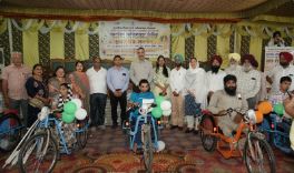 244 ਲਾਭਪਾਤਰੀਆਂ ਨੂੰ 74 ਲੱਖ ਦੀ ਲਾਗਤ ਵਾਲੇ ਵੱਖ-ਵੱਖ ਸਹਾਇਕ ਉਪਕਰਨਾਂ ਦੀ ਵੰਡ