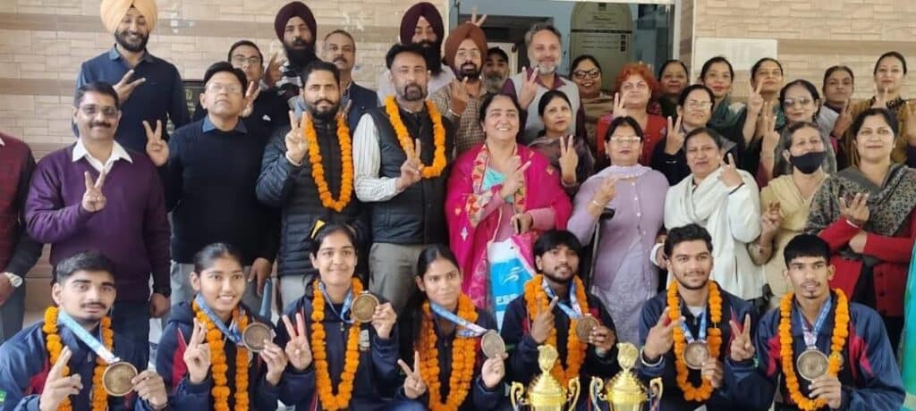 ਨੈਸ਼ਨਲ ਬਾਸਕਟਬਾਲ ਚੈਂਪੀਅਨਜ਼ ਦਾ ਸਕੂਲ ਪਹੁੰਚਣ ’ਤੇ ਭਰਵਾਂ ਸਵਾਗਤ