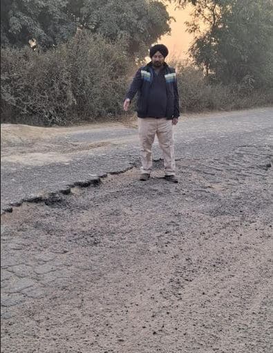 ਪਟਿਆਲਾ-ਪਿਹੋਵਾ ਸੜਕ ’ਤੇ ਪਏ ਖੱਡਿਆਂ ਕਾਰਨ ਵਾਹਨ ਚਾਲਕ ਪ੍ਰੇਸ਼ਾਨ