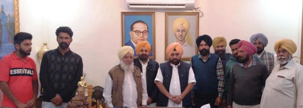 ਪਿੰਡ ਪਹਾੜਪੁਰ ਦੀ ਪੰਚਾਇਤ ਨੇ ਸੜਕ ਬਣਵਾਉਣ ਲਈ ਹਰਚੰਦ ਸਿੰਘ ਬਰਸਟ ਦਾ ਕੀਤਾ ਧੰਨਵਾਦ