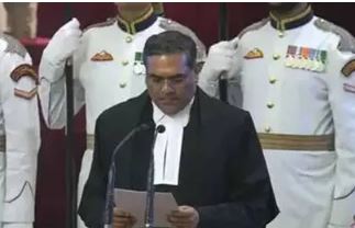 ਸੁਪਰੀਮ ਕੋਰਟ ਦੇ 51ਵੇਂ ਚੀਫ ਜਸਟਿਸ ਵਜੋਂ ਸੰਜੀਵ ਖੰਨਾ ਨੂੰ ਰਾਸ਼ਟਰਪਤੀ ਦਰੋਪਦੀ ਮੁਰਮੂ ਨੇ ਚੁਕਾਈ ਸਹੂੰ