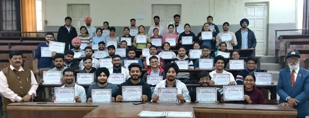 ਮੈਡੀਕਲ ਵਿਦਿਆਰਥੀਆਂ ਨੂੰ ਫਸਟ ਏਡ ਸੀ. ਪੀ. ਆਰ. ਫਾਇਰ ਸੇਫਟੀ ਟ੍ਰੇਨਿੰਗ ਬਹੁਤ ਜ਼ਰੂਰੀ : ਡਾਕਟਰ ਰਾਜਨ ਸਿੰਗਲਾ