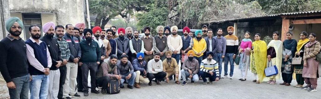 ਸੀ.ਈ. ਪੀ. ਚੈੱਕਿੰਗ ਬਹਾਨੇ ਸਸਪੈਂਡ ਕੀਤੇ ਅਧਿਆਪਕ ਸਾਥੀ ਦੇ ਪੱਖ 'ਚ ਡਟੇ ਅਧਿਆਪਕ