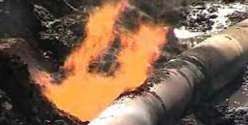 ਮੋਹਾਲੀ ਦੇ ਪਿੰਡ ਮੁਬਾਰਕਪੁਰ `ਚ ਗੈਸ ਪਾਈਪ ਲਾਈਨ `ਚ ਲੱਗੀ ਅੱਗ