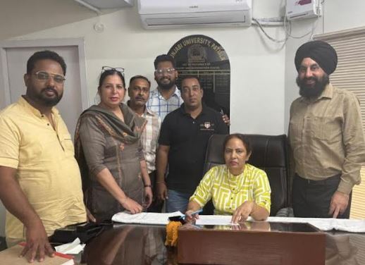 ਵਿਦਿਆਰਥੀਆਂ ਦੀਆਂ ਸਮੱਸਿਆਵਾਂ ਦੇ ਚਲਦਿਆਂ ਡਿਪਟੀ ਰਜਿਸਟਰਾਰ ਮਨਜੀਤ ਕੌਰ ਨੂੰ ਦਿੱਤਾ ਪੀ. ਯੂ. ਵਿਚਸਵਿਧਾ ਸੈਂਟਰ ਦਾ ਚਾਰਜ