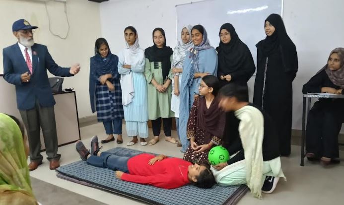 ਪਵਨ ਪਾਣੀ ਧਰਤੀ ਅਤੇ ਫਸਟ ਏਡ ਸੀ ਪੀ ਆਰ ਟ੍ਰੇਨਿੰਗ ਜਾਨਾਂ ਬਚਾਉਣ ਲਈ ਲਾਭਦਾਇਕ : ਪ੍ਰਿੰਸੀਪਲ ਡਾਕਟਰ ਰਾਹਿਲਾ