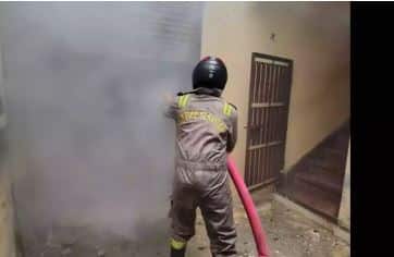 ਕਾਨਪੁਰ `ਚ ਦੀਵਾਲੀ `ਤੇ ਮੰਦਰ ਦੇ ਦੀਵੇ ਕਾਰਨ ਘਰ `ਚ ਲੱਗੀ ਭਿਆਨਕ ਅੱਗ ਵਿਚ ਨੌਕਰਾਣੀ ਸਮੇਤ ਪਤੀ-ਪਤਨੀ ਝੁਲਸੇ