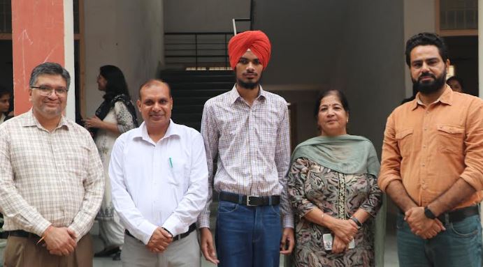 ਮੋਦੀ ਕਾਲਜ ਅੰਤਰ-ਖੇਤਰੀ ਯੁਵਕ ਮੇਲੇ ਦੇ ਕਾਵਿ ਉਚਾਰਨ ਮੁਕਾਬਲੇ ਵਿਚ ਜੇਤੂ