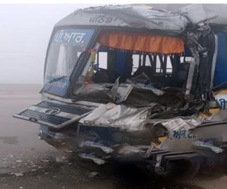 ਸੰਘਣੀ ਧੁੰਦ ਦੇ ਚਲਦਿਆਂ ਪੀ. ਆਰ. ਟੀ. ਸੀ. ਬਸ ਹੋਈ ਹਾਦਸੇ ਦਾ ਸ਼ਿਕਾਰ