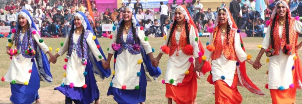 ਬਾਹਰਲੇ ਰਾਜਾਂ ਤੋਂ ਆਏ ਖਿਡਾਰੀਆਂ ਦਾ ਪਟਿਆਲਾ ਜ਼ਿਲ੍ਹੇ ਦੇ ਸਰਕਾਰੀ ਸਕੂਲਾਂ ਦੇ ਵਿਦਿਆਰਥੀ ਪੰਜਾਬ ਦੇ ਸੱਭਿਆਚਾਰ ਲੋਕ ਨਾਚਾਂ ਅਤੇ ਲੋਕ ਗੀਤਾਂ ਨਾਲ ਕਰ ਰਹੇ ਨੇ ਭਰਪੂਰ ਮਨੋਰੰਜਨ