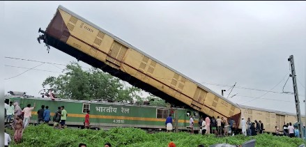 ਪੱਛਮੀ ਬੰਗਾਲ ਵਿਚ ਪਟੜੀ ਤੋਂ ਉਤਰੀ ਰੇਲ