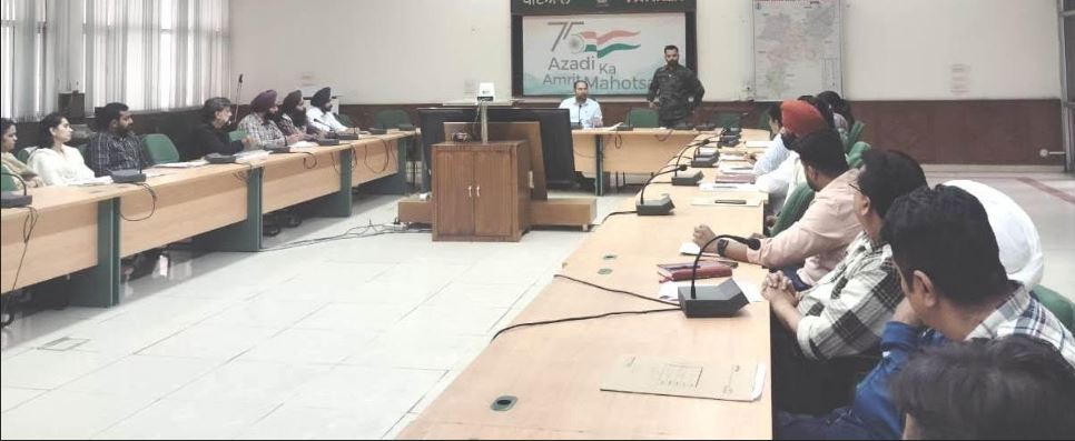 ਸੀ. ਐਮ. ਵਿੰਡੋ ਅਤੇ ਪੀ. ਜੀ. ਆਰ. ਐਸ. ਪੋਰਟਲ ’ਤੇ ਲੰਬਿਤ ਪਏ ਕੇਸਾਂ ਨੂੰ ਪਹਿਲ ਦੇ ਅਧਾਰ ’ਤੇ ਨਿਪਟਾਇਆ ਜਾਵੇ : ਜ਼ਿਲ੍ਹਾ ਮਾਲ ਅਫਸਰ