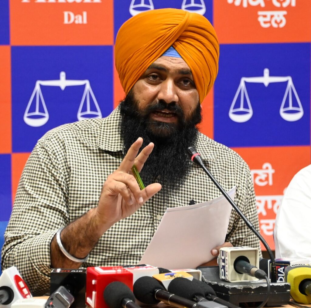 ਯੂਥ ਅਕਾਲੀ ਪ੍ਰਧਾਨ ਸਰਬਜੀਤ ਝਿੰਜਰ ਨੇ ਵਾਰ-ਵਾਰ ਸਿੱਖ ਵਿਰੋਧੀ ਹਦਾਇਤਾਂ ਦੀ ਸਾਜ਼ਿਸ਼ ਦੇ ਖ਼ਿਲਾਫ਼ ਬੁਲੰਦ ਕੀਤੀ ਆਵਾਜ਼