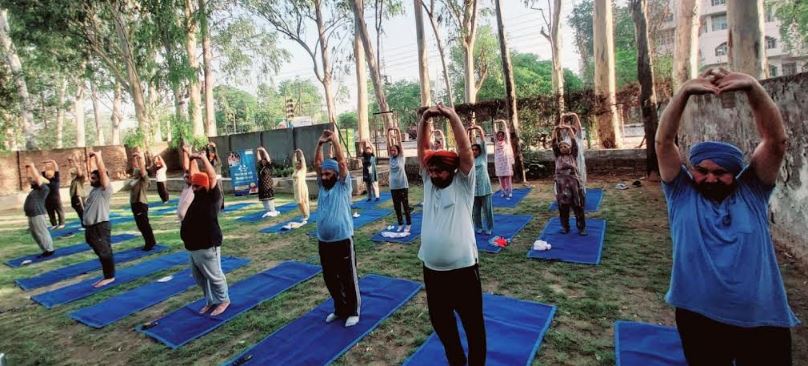 ਗੰਭੀਰ ਬਿਮਾਰੀਆਂ ਤੋਂ ਰਾਹਤ ਲੈਣ ਲਈ ਯੋਗਾ ਕਲਾਸਾਂ ਦਾ ਸਹਾਰਾ ਲੈਣ ਲੋਕ-ਡਿਪਟੀ ਕਮਿਸ਼ਨਰ
