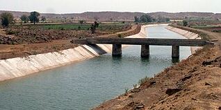 ਨਹਿਰਾਂ, ਸੂਇਆਂ ਤੇ ਸੜਕਾਂ ਦੇ ਨਾਲ ਲਗਦੀਆਂ ਜ਼ਮੀਨਾਂ ਨੂੰ ਆਪਣੀ ਜ਼ਮੀਨ ’ਚ ਮਿਲਾਉਣ ’ਤੇ ਪਾਬੰਦੀ