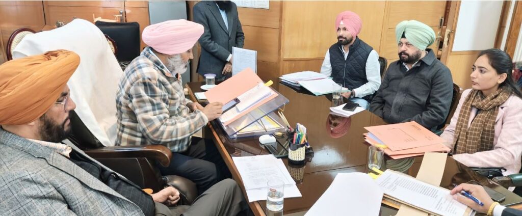 ਕੈਬਨਿਟ ਸਬ-ਕਮੇਟੀ ਵੱਲੋਂ ਮੁੱਖ ਮੁੱਦਿਆਂ ਨੂੰ ਹੱਲ ਕਰਨ ਲਈ ਕਰਮਚਾਰੀ ਯੂਨੀਅਨਾਂ ਮੀਟਿੰਗ