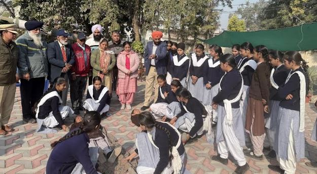 ਸਕੂਲਾਂ ਵਿਖੇ ਮੌਕ ਡਰਿੱਲਾਂ ਰਾਹੀਂ ਬੱਚੇ ਬਣ ਰਹੇ ਮਦਦਗਾਰ ਫ਼ਰਿਸ਼ਤੇ : ਡਾਕਟਰ ਕਰਮਜੀਤ ਕੌਰ