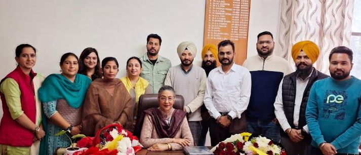 ਡਾ. ਰੇਨੂ ਨੇ ਲੋਕ ਪ੍ਰਸ਼ਾਸਨ ਵਿਭਾਗ ਦੇ ਮੁਖੀ ਵਜੋਂ ਅਹੁਦਾ ਸੰਭਾਲ਼ਿਆ