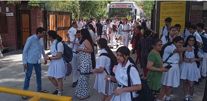 ਦਿੱਲੀ ਦੇ ਕਈ ਸਕੂਲਾਂ ਨੂੰ ਅੱਜ ਫਿਰ ਧਮਕੀ ਮਿਲਣ ਨਾਲ ਪੈਦਾ ਹੋਇਆ ਦਹਿਸ਼ਤ ਦਾ ਮਾਹੌਲ