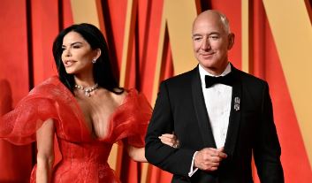 ਦੁਨੀਆ ਦੇ ਦੂਜੇ ਸਭ ਤੋਂ ਅਮੀਰ ਕਾਰੋਬਾਰੀ 60 ਸਾਲਾ ਜੈਫ ਬੇਜੋਸ ਆਪਣੀ ਪ੍ਰੇਮਿਕਾ ਲੌਰੇਨ ਸਾਂਚੇਜ਼ ਨਾਲ ਕਰਨ ਜਾ ਰਹੇ ਹਨ ਵਿਆਹ