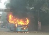 ਬਰਾਤ ਵਾਪਸ ਲਿਜਾ ਰਹੀ ਇਕ ਬਸ ਵਿਚ ਲੱਗੀਅ ਅੱਗ