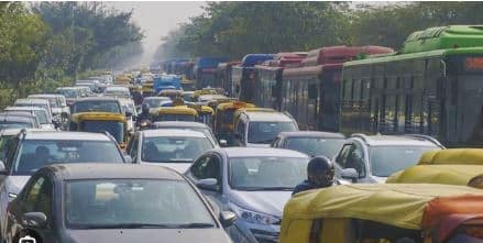 ਕਿਸਾਨ ਜਥੇਬੰਦੀਆਂ ਦੇ ਸੱਦੇ `ਤੇ ਉਤਰ ਪ੍ਰਦੇਸ਼ ਦੇ ਕਿਸਾਨਾਂ ਨੇ ਦਿੱਲੀ ਵੱਲ ਚਾਲੇ ਪਾਉਣ ਨਾਲ ਨੋਇਡਾ ਤੋਂ ਦਿੱਲੀ ਤੱਕ ਸੜਕਾਂ `ਤੇ ਲੰਮਾ ਟਰੈਫਿਕ ਜਾਮ