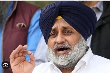 ਸੁਖਬੀਰ ਸਿੰਘ ਬਾਦਲ ਨੂੰ ਪ੍ਰਧਾਨ ਦੇ ਅਹੁਦੇ ਤੋਂ ਹਟਾਇਆ, ਬਣਾਈ ਕਮੇਟੀ