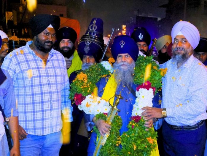 ਬਾਬਾ ਬਲਬੀਰ ਸਿੰਘ ਅਕਾਲੀ 96 ਕਰੋੜੀ ਦਾ ਔਰੰਗਾਬਾਦ ਤੇ ਤਖ਼ਤ ਸ੍ਰੀ ਹਜ਼ੂਰ ਸਾਹਿਬ ਪੁਜਣ ਤੇ ਉਘੀਆਂ ਸਖਸ਼ੀਅਤਾਂ ਵੱਲੋਂ ਨਿੱਘਾ ਸੁਆਗਤ