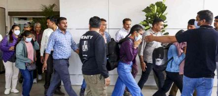 200 ਪ੍ਰਵਾਸੀਆਂ ਦਾ ਪਹਿਲਾ ਸਮੂਹ ਬੁਧਵਾਰ ਨੂੰ ਵਪਾਰਕ ਉਡਾਣ ਰਾਹੀਂ ਜੁਆਨ ਸੈਂਟਾਮਾਰੀਆ ਕੌਮਾਂਤਰੀ ਹਵਾਈ ਅੱਡੇ ’ਤੇ ਪਹੁੰਚੇਗਾ : ਰਾਸ਼ਟਰਪਤੀ ਰੋਡਰਿਗੋ ਚੇਵਸ ਰੋਬਲਸ