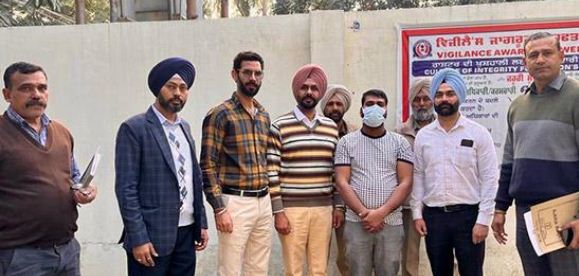 ਵਿਜੀਲੈਂਸ ਨੇ ਸਿਹਤ ਕਰਮਚਾਰੀ ਨੂੰ 7000 ਰੁਪਏ ਰਿਸ਼ਵਤ ਲੈਂਦਿਆਂ ਰੰਗੇ ਹੱਥੀਂ ਕੀਤਾ ਕਾਬੂ