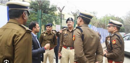 ਦਿੱਲੀ ਵਿਧਾਨ ਸਭਾ ਅਮਨ ਅਮਾਨ ਨਾਲ ਹੋਣ ਲਈ ਦਿੱਲੀ ਵਿਚ ਤਾਇਾਤ ਕੀਤੀਆਂ ਗਈਆਂ ਹਨ ਅਰਧ ਸੈਨਿਕ ਬਲਾਂ ਦੀਆਂ 220 ਕੰਪਨੀਆਂ ਤੇ 30 ਹਜ਼ਾਰ ਪੁਲਸ ਮੁਲਾਮ