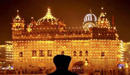 ਸੱਚਖੰਡ ਸ੍ਰੀ ਹਰਿਮੰਦਰ ਸਾਹਿਬ ਦੇ ਮੁਲਾਜ਼ਮਾਂ ਤੇ ਲੱਗੀ ਡਿਊਟੀ ਦੌਰਾਨ ਮੋਬਾਈਲ ਫੋਨ ਦੀ ਵਰਤੋਂ ਕਰਨ ਤੇ ਰੋਕ